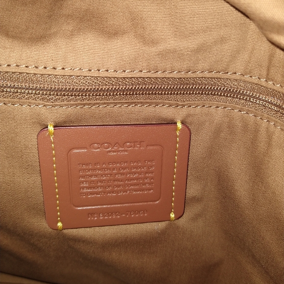 Sold* Signature Dalton Pebble Leather Shoulder Bag - Picture 16 of 16